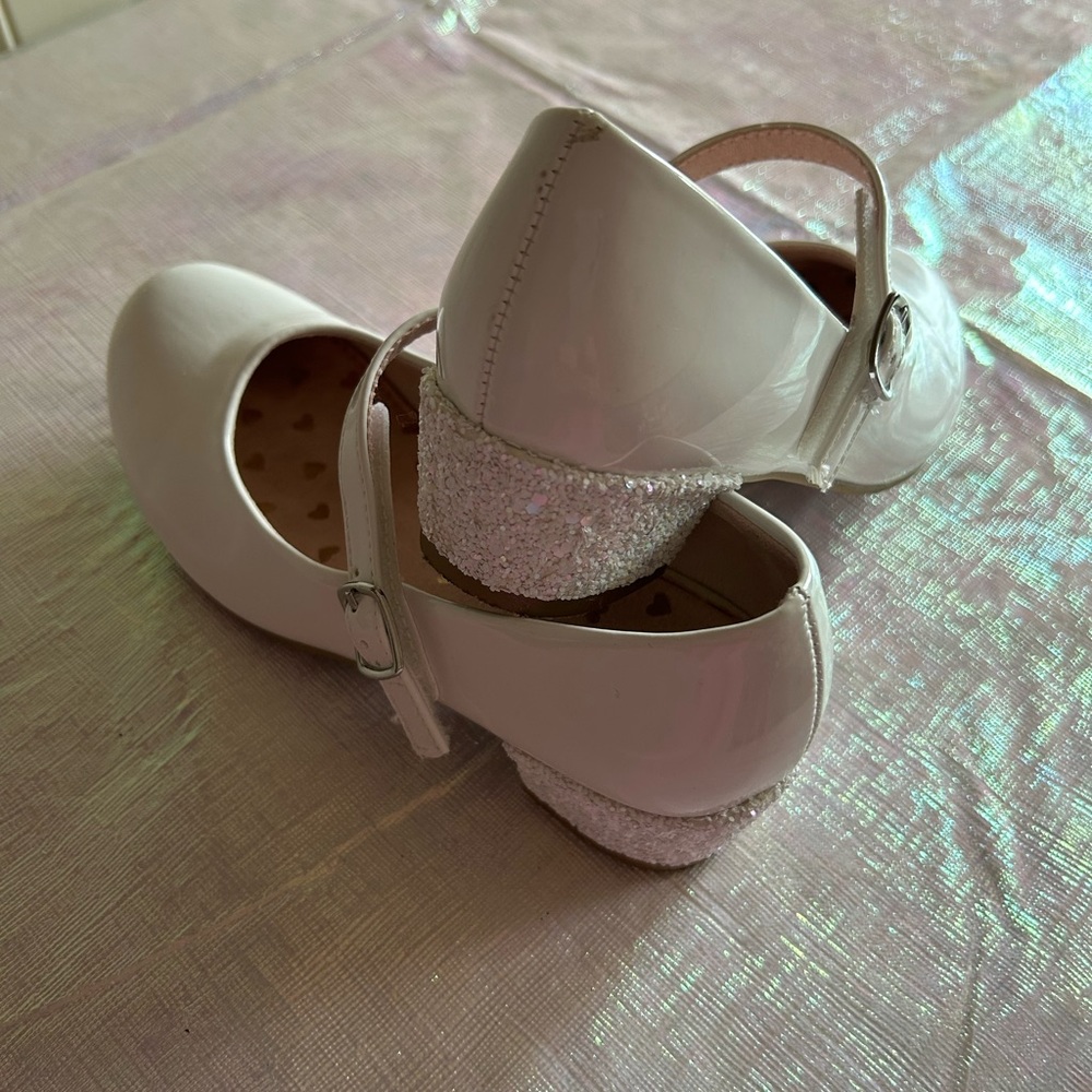 Girls size 2 white formal shoes.